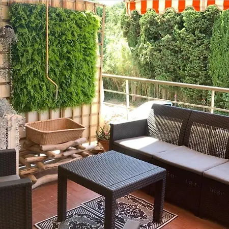 4 P Avec Grande Terrasse, Piscine, Parking Dans Tropez Centre