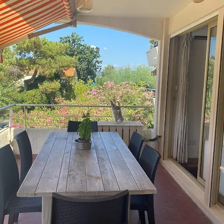 Apartment 4 P Avec Grande Terrasse, Piscine, Parking Dans Tropez Centre *