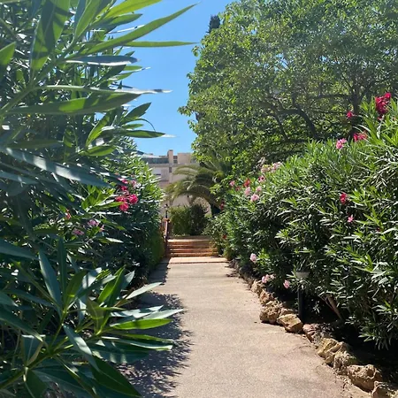 4 P Avec Grande Terrasse, Piscine, Parking Dans Tropez Centre Apartment *