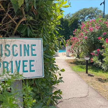4 P Avec Grande Terrasse, Piscine, Parking Dans Tropez Centre Apartment